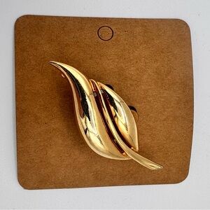 1980s Gold Tone Leaf Brooch 2.25”